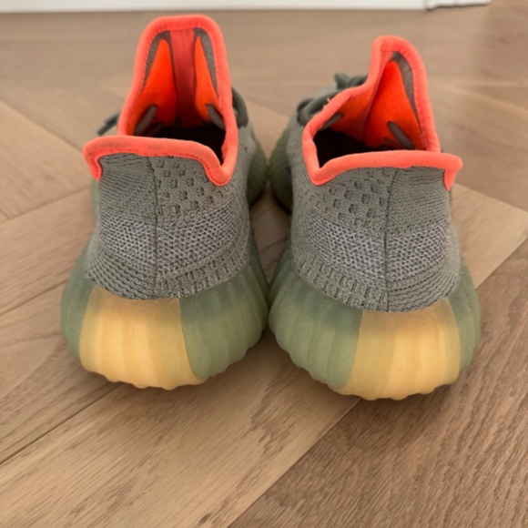 Yeezy Boost 350 V2 - Desert Sage - Size 7 women’s - Picture 3 of 4